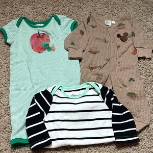 Bundle of 0-3 month bodysuits